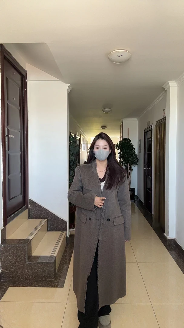 V领呢子大衣女款
