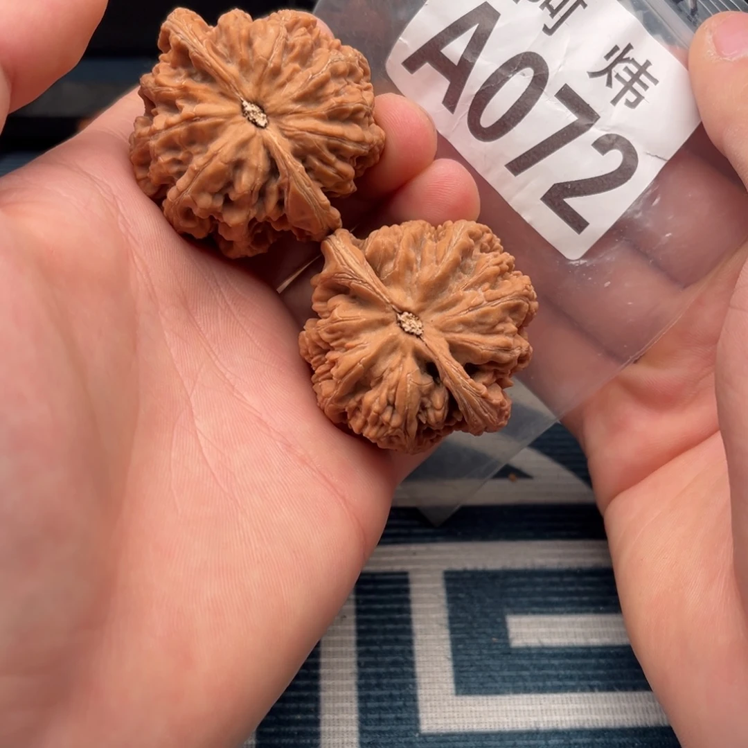 骑***）文玩核桃吊坠粗筋44