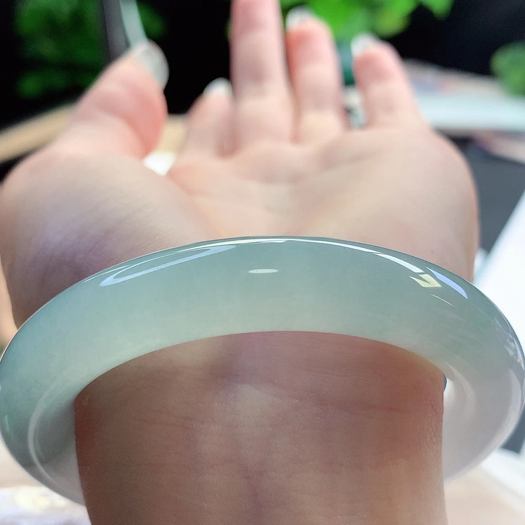 翡翠手镯未镶嵌天然翡翠53-54一股清泉 冰透水润