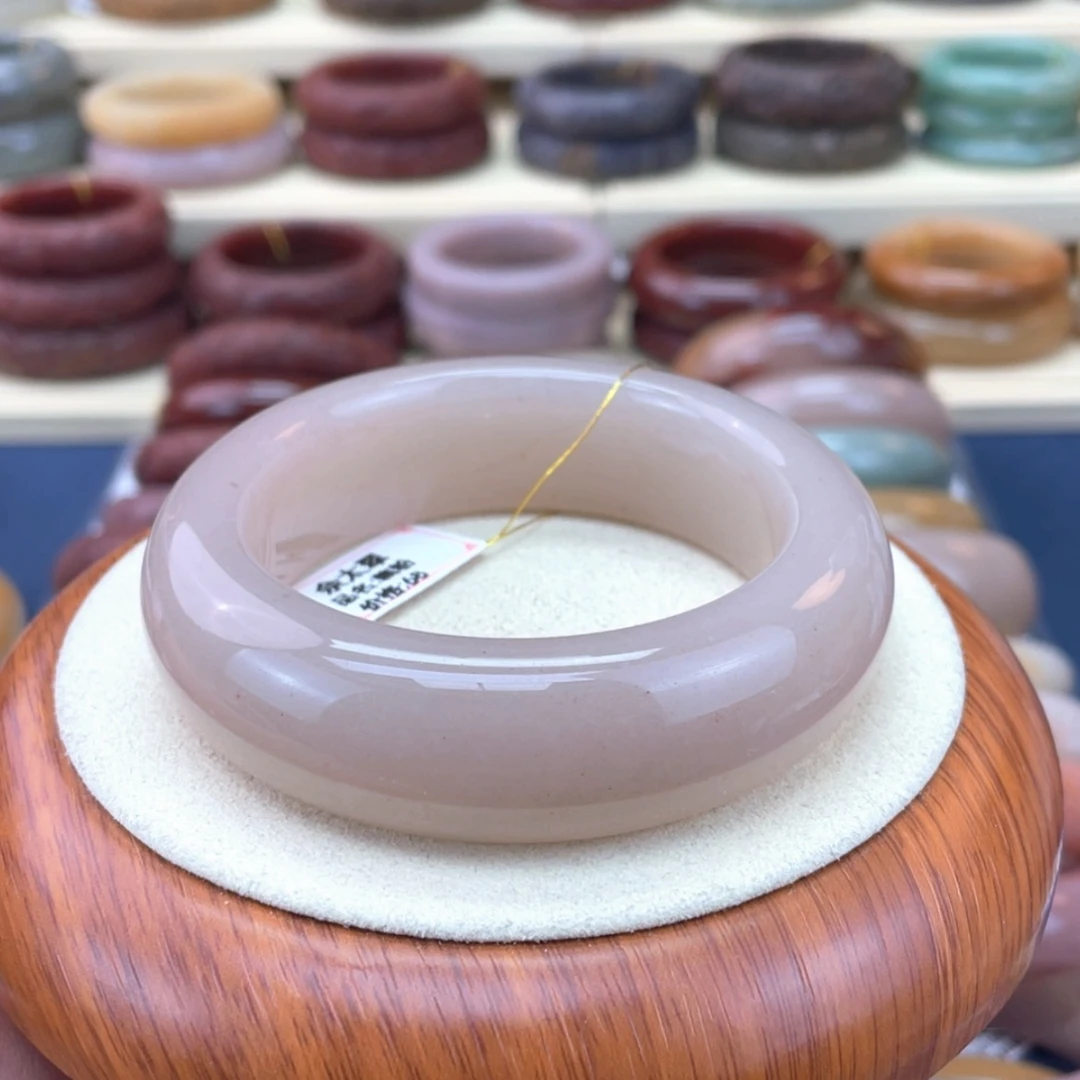 【闪购商品】石英质玉手镯未镶嵌百**生