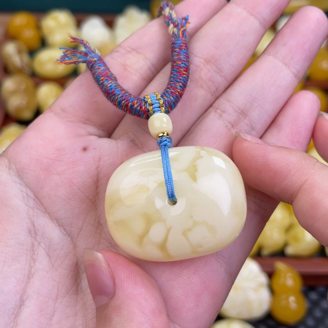 未镶嵌吊坠(赠链)蜜蜡