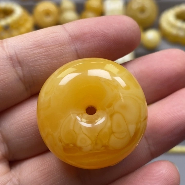 琥珀未镶嵌颈饰吊坠