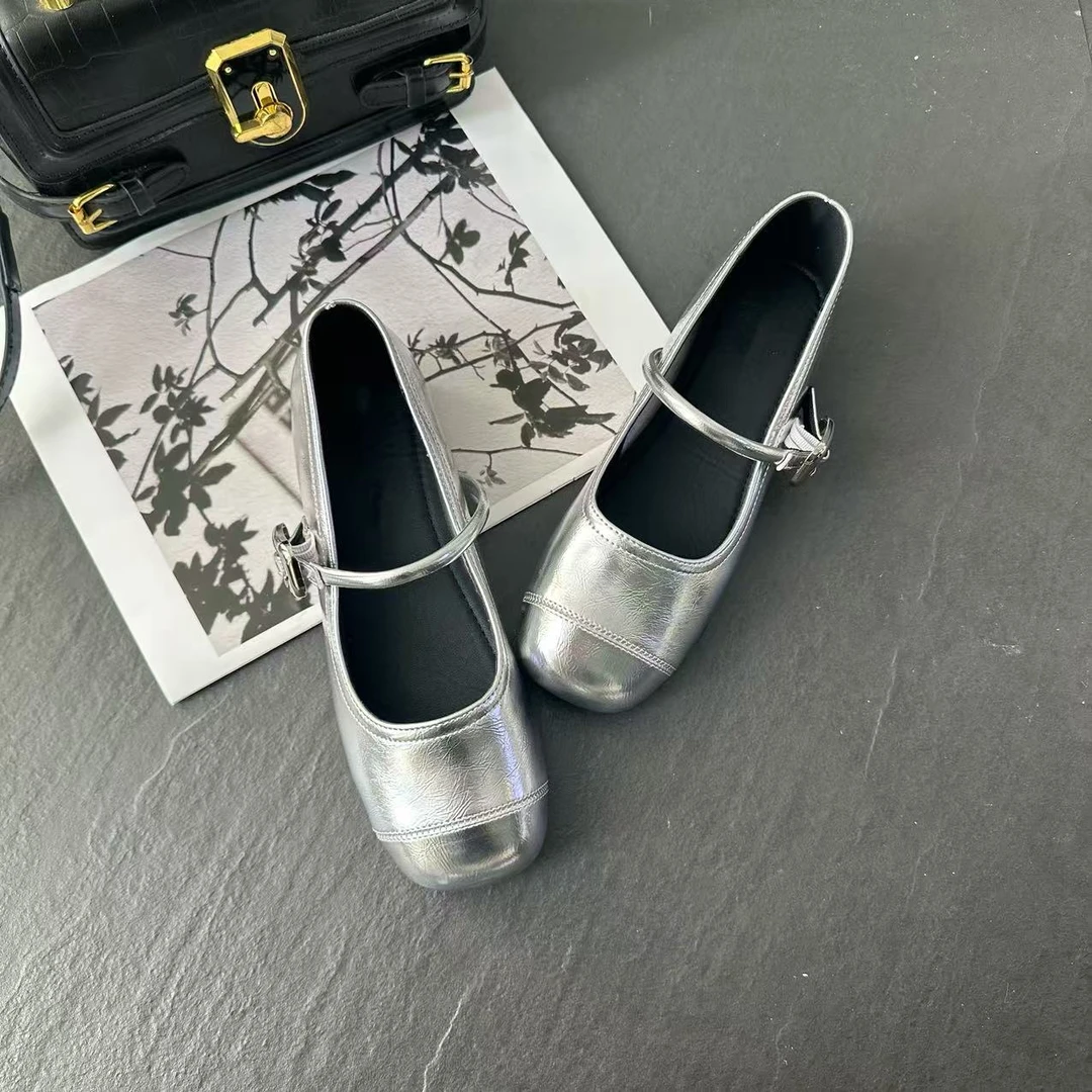 2025女款时尚百搭休闲小单鞋*8760