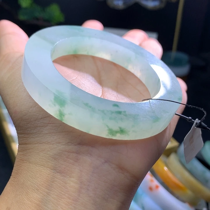 定制翡翠未镶嵌翡翠手镯