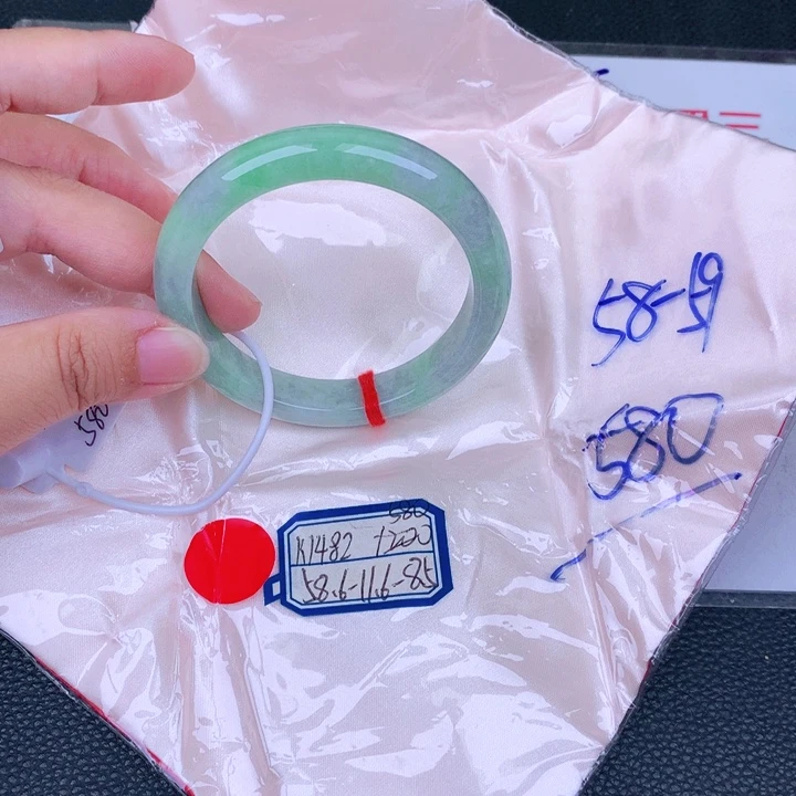 翡翠手镯未镶嵌缅甸翡翠
