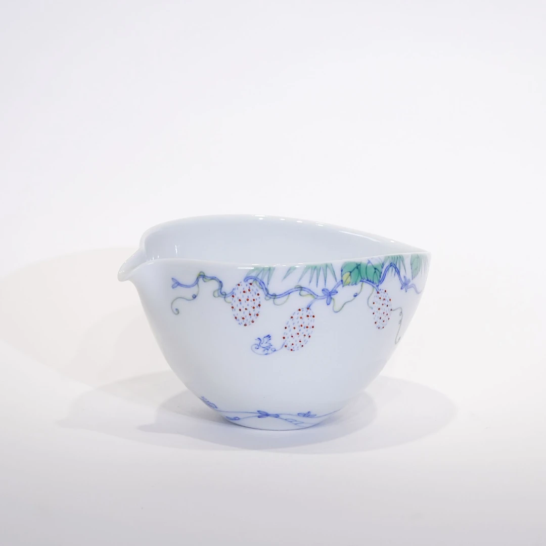 景德镇纯手绘高端茶具—斗彩葡萄公道杯
