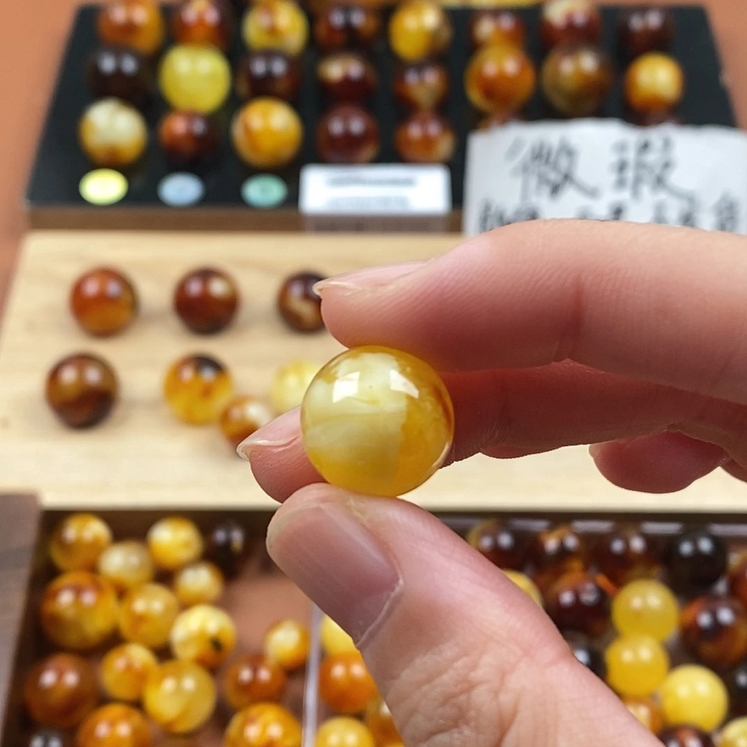 M***髙琥珀未镶嵌裸石蜜蜡