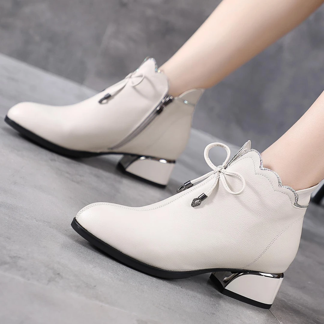 真牛皮短靴女2025年新款时尚低跟3cm妈妈鞋皮鞋单靴粗跟白色靴子