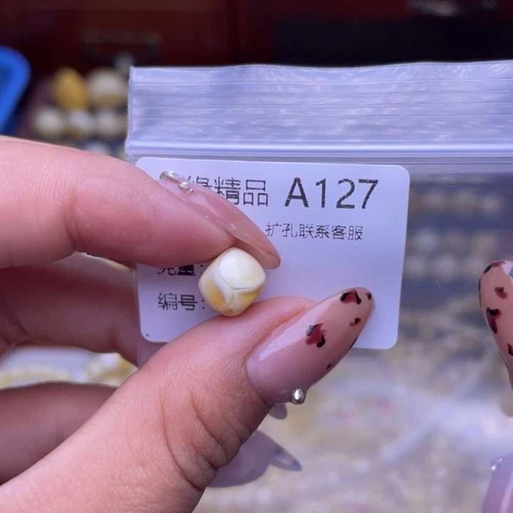 琥珀未镶嵌裸石琥珀
