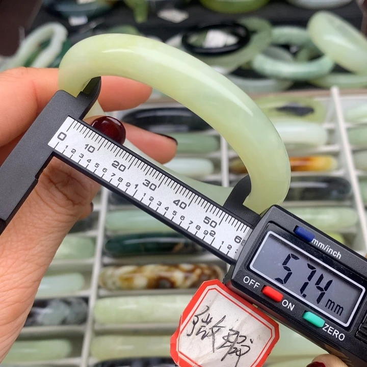 蛇纹石玉未镶嵌手镯647