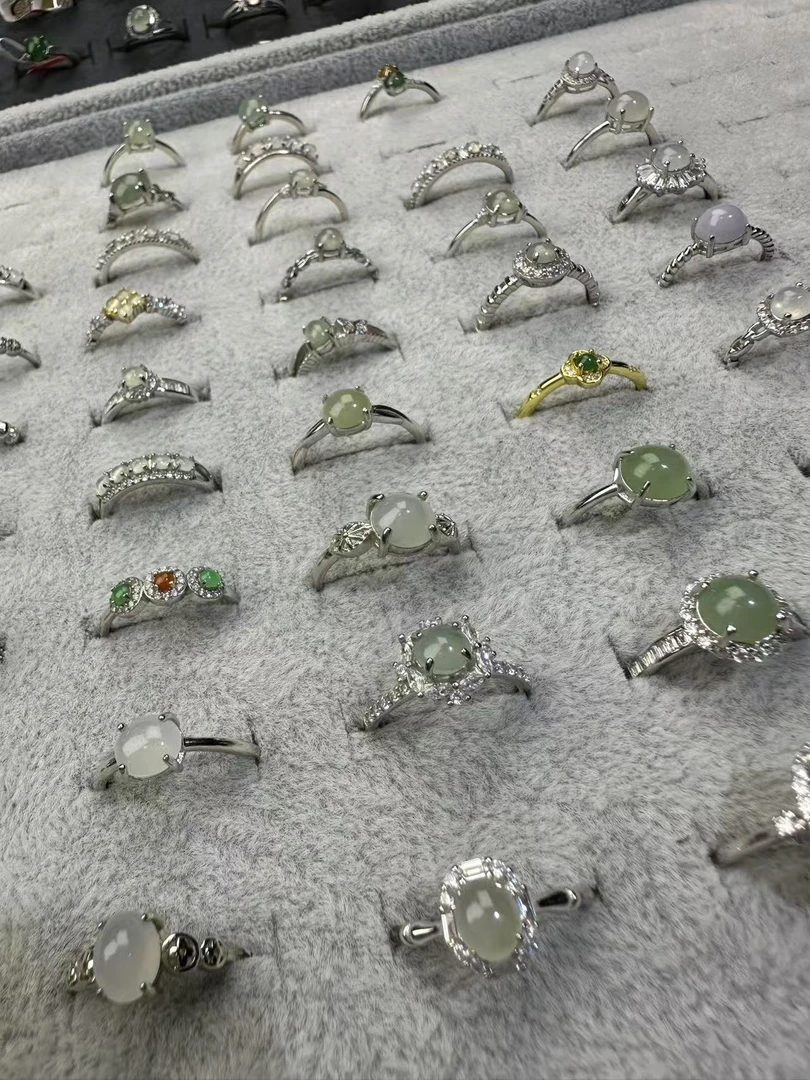 S925银镶嵌缅甸翡翠蛋面戒指，随机发货