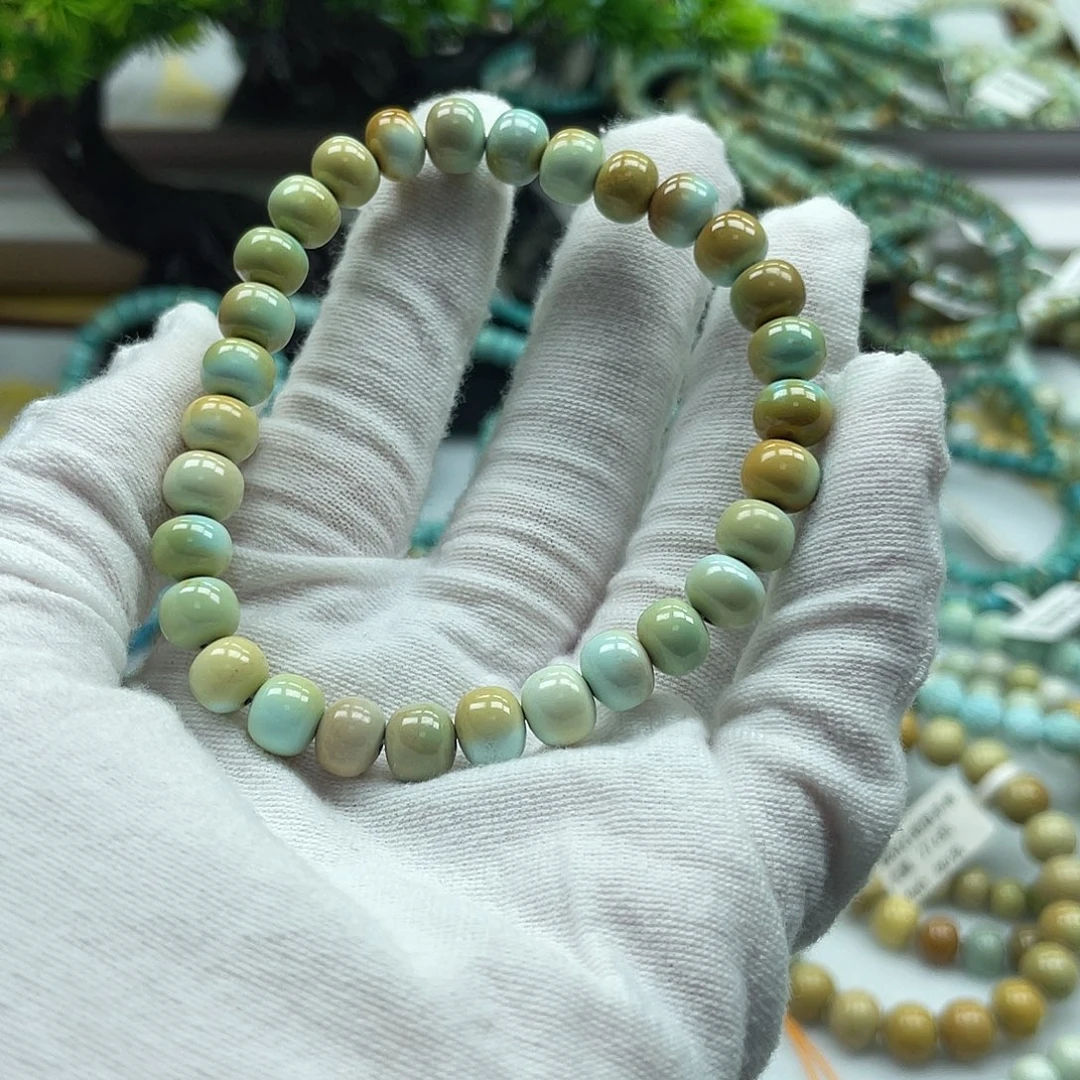 兰***草绿松石未镶嵌珠宝奇石