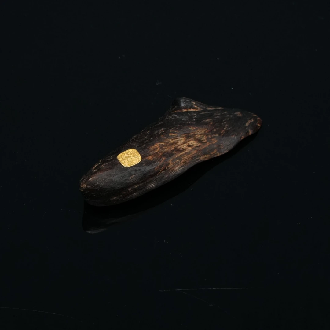 4189达拉干沉香红油土沉沉水吊坠6.5x2.38x0.26cm2.65g