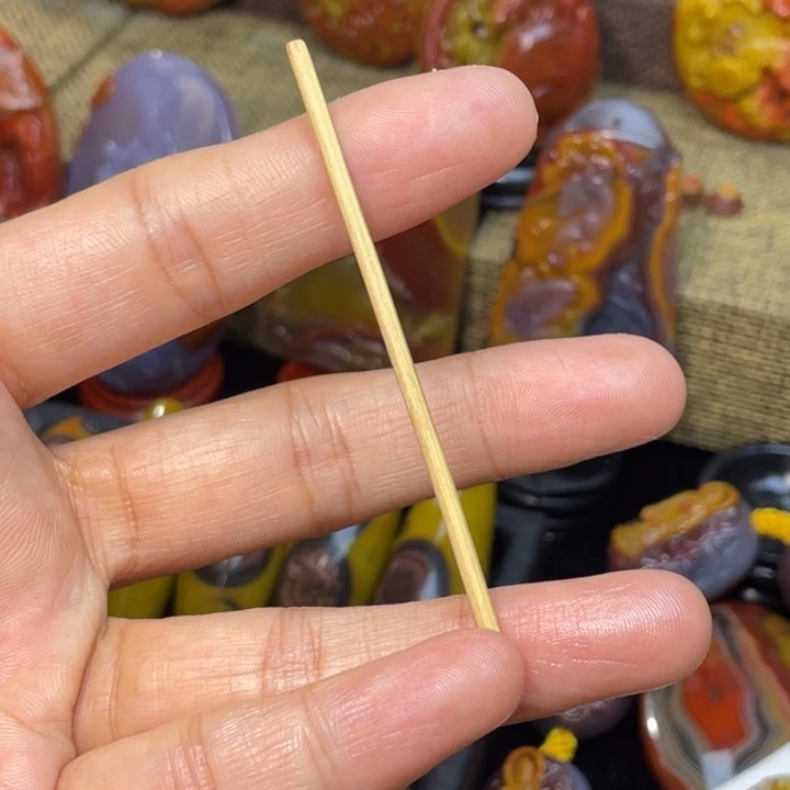 吴***虑玛瑙/玉髓未镶嵌珠宝奇石