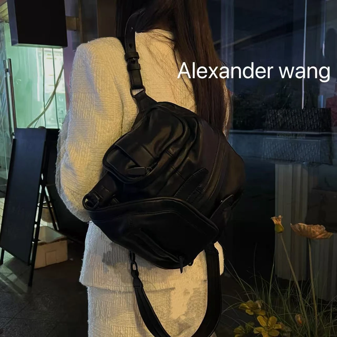 95新 ALEXANDER WANG A1921全黑皮皮经典时尚双肩背包百搭