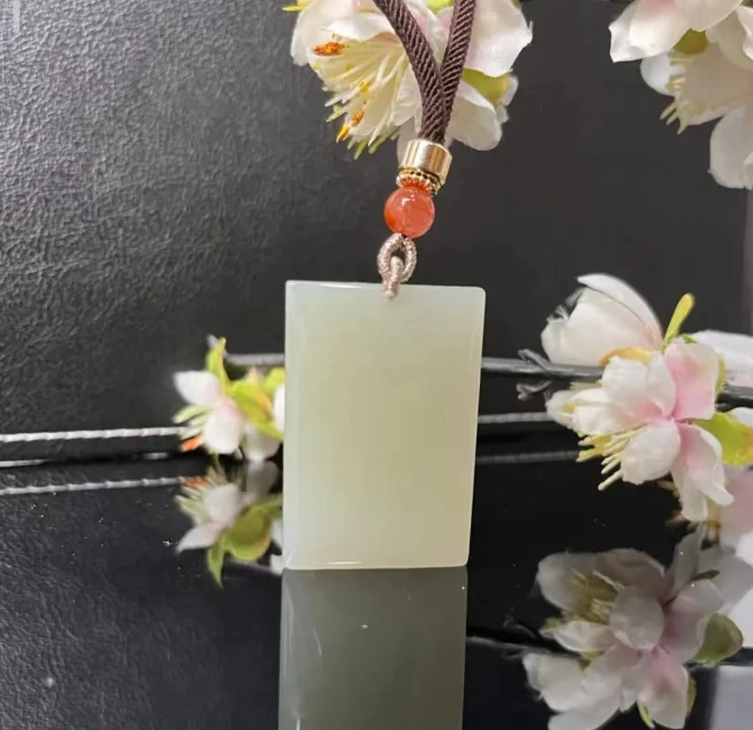 和田玉吊坠