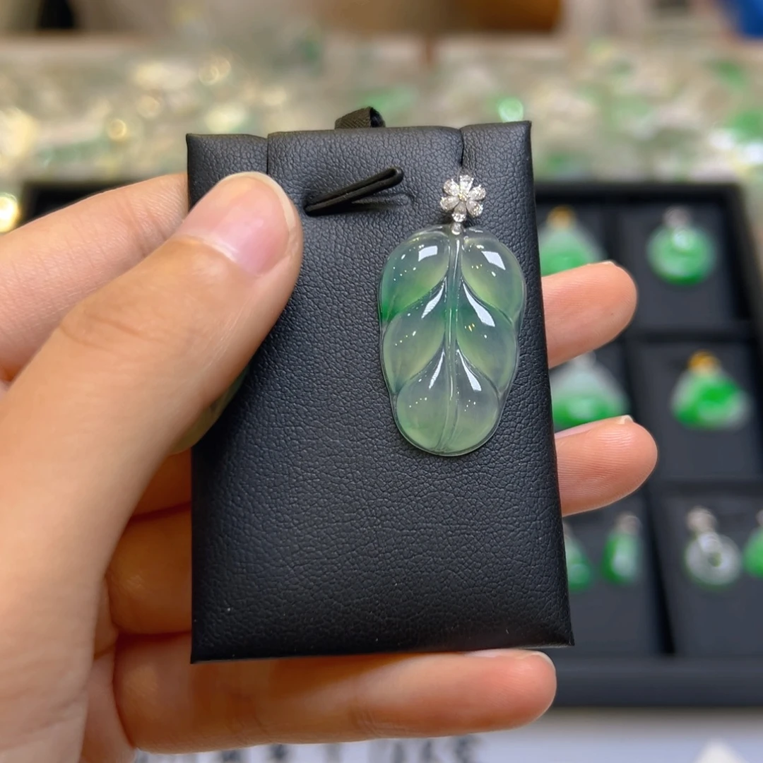 吊坠(不含链)18K金镶嵌翡翠