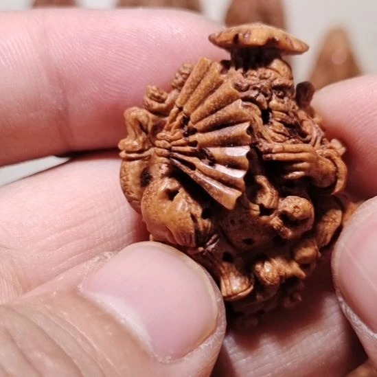 桃核纯手工圆雕九鬼钟馗