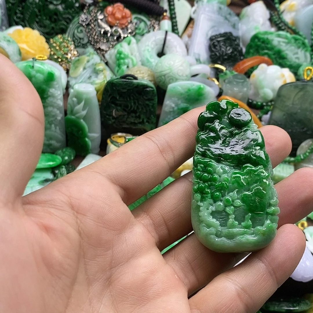 翡翠未镶嵌挂件山水