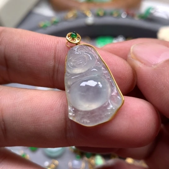 颈饰18K金镶嵌翡翠