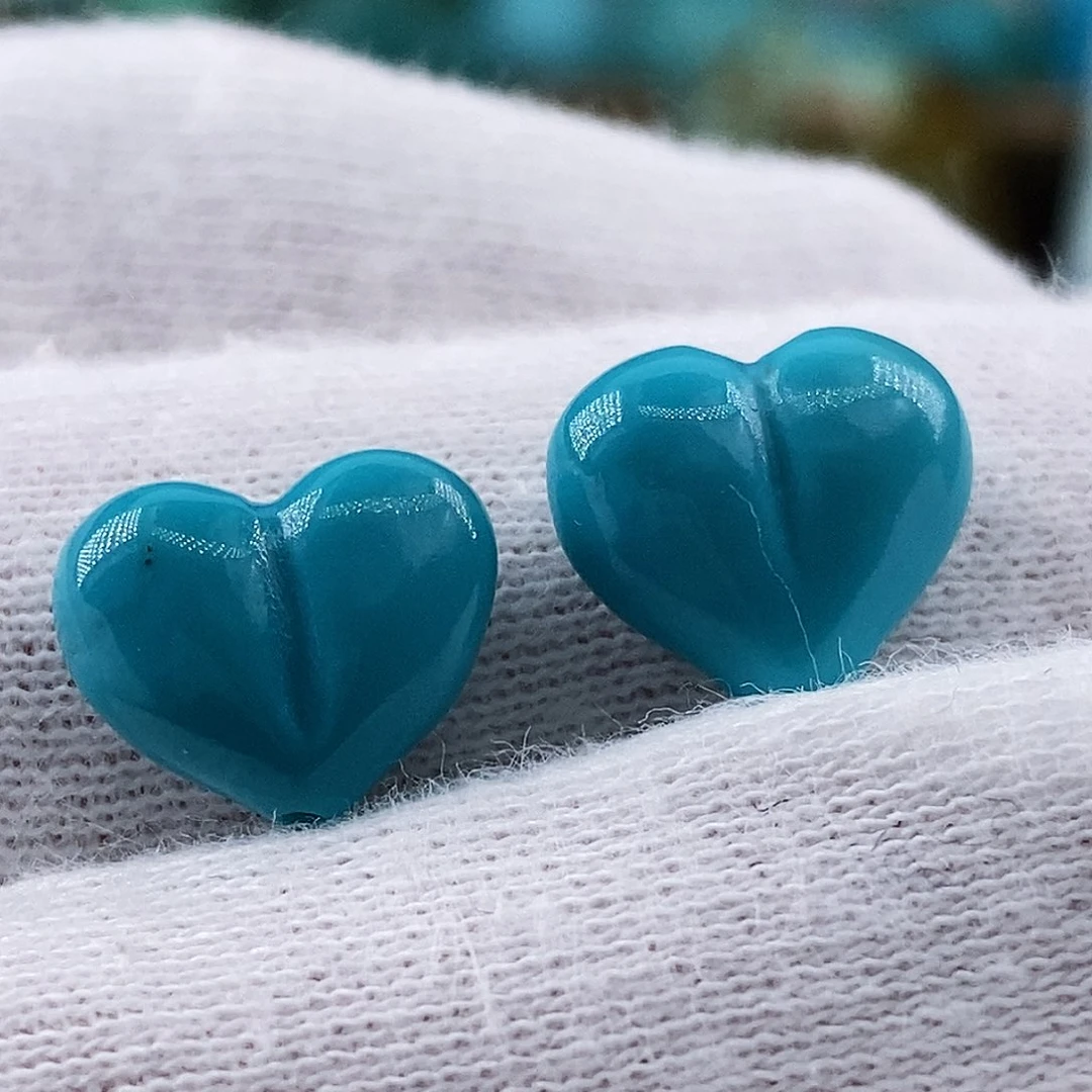 ****白绿松石未镶嵌珠宝奇石