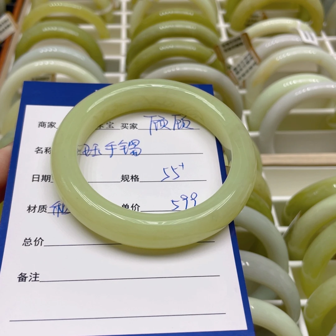 未镶嵌手镯和田玉顾*.