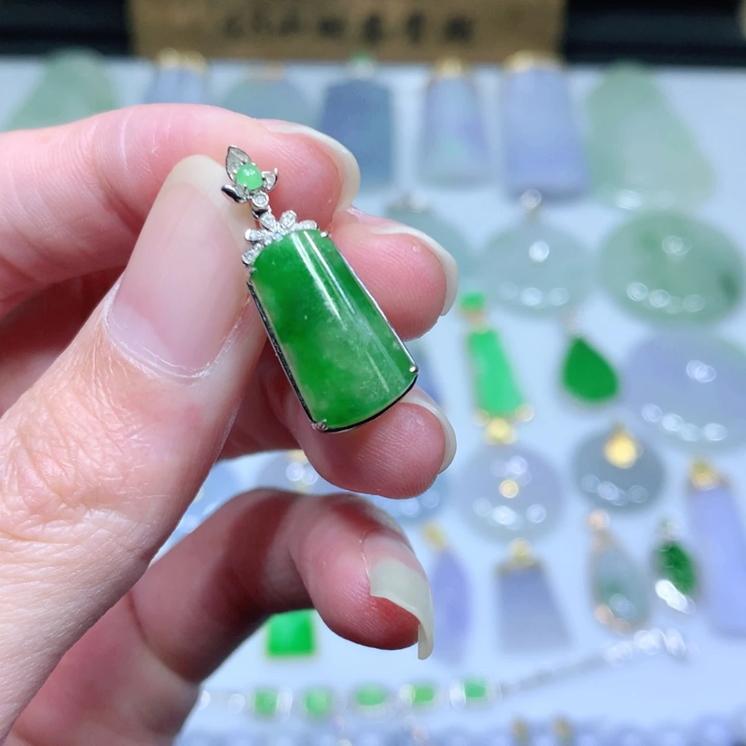 翡翠吊坠(不含链)18K金镶嵌