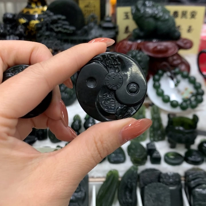 政***伍蛇纹石玉未镶嵌颈饰