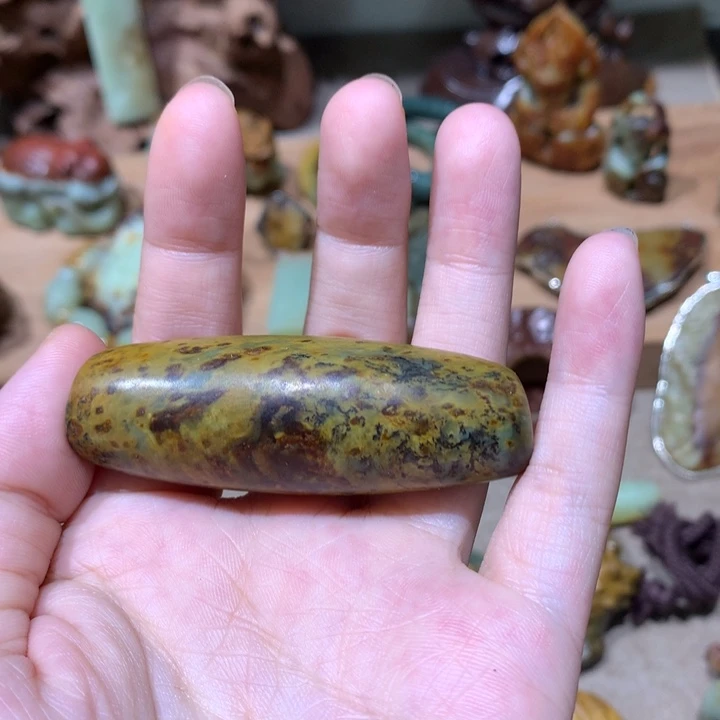 未镶嵌岫岩河磨玉（透闪石质玉）挂件