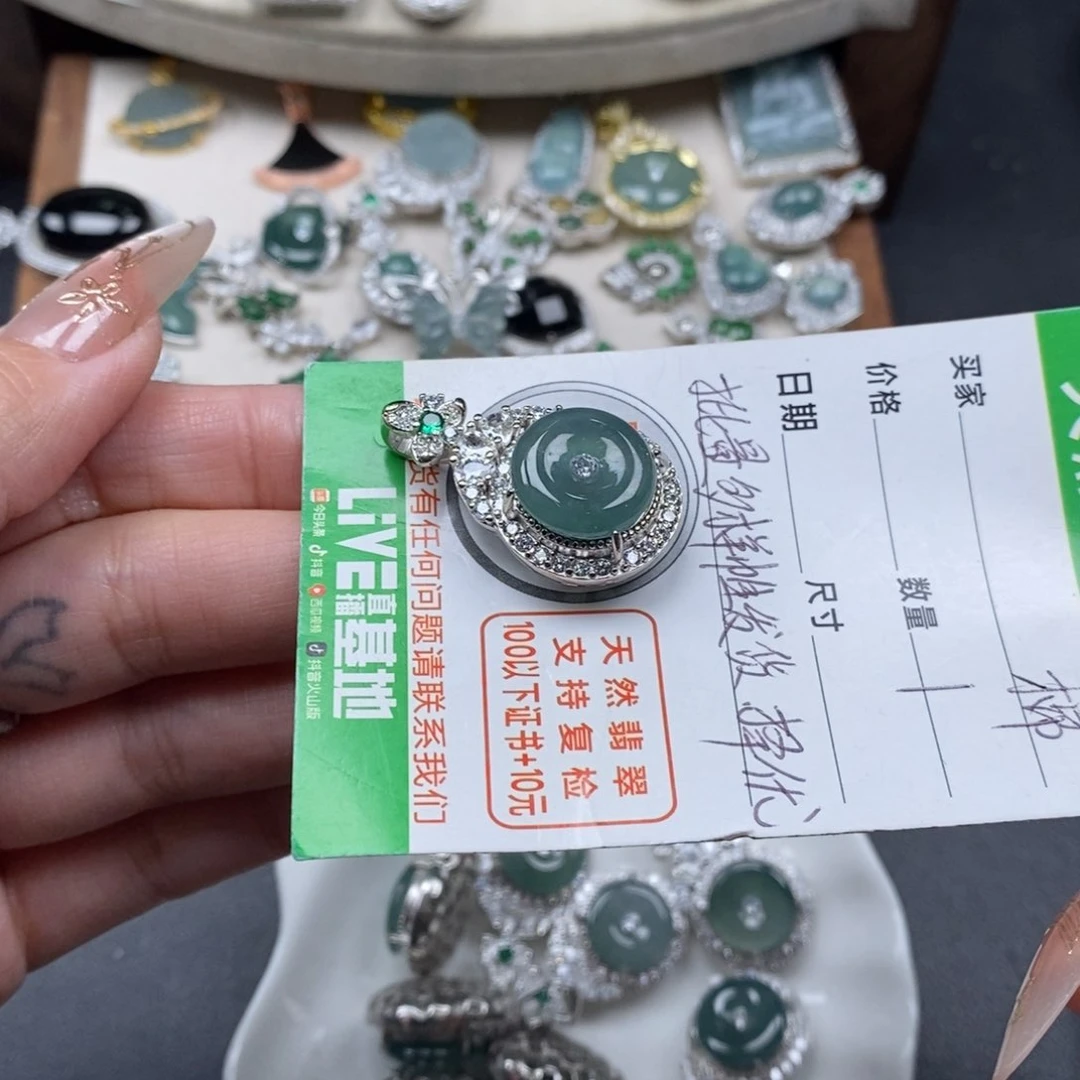 翡翠颈饰未镶嵌翡翠