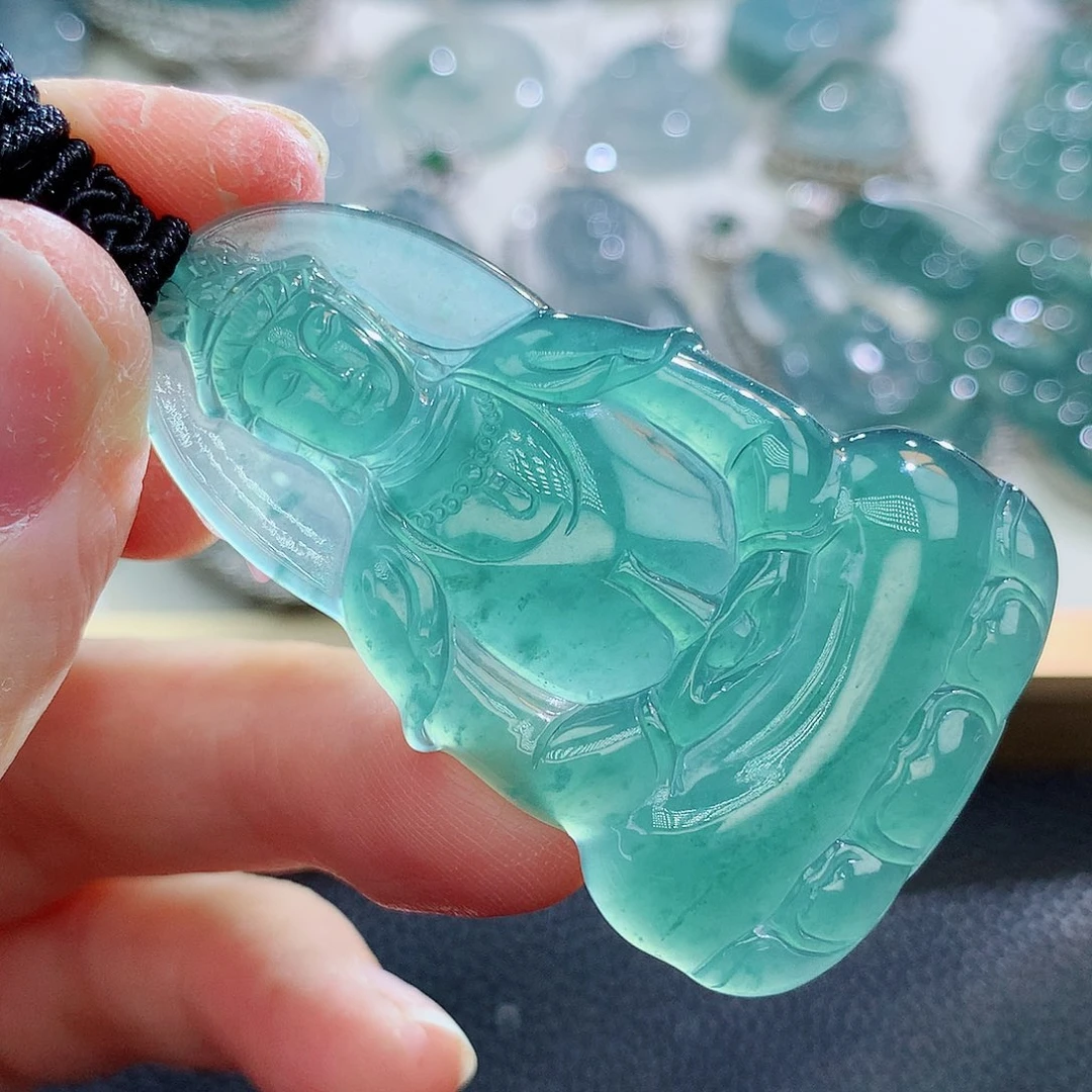 翡翠挂件未镶嵌翡翠