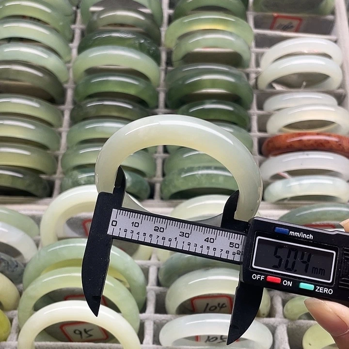 蛇纹石玉未镶嵌手镯100