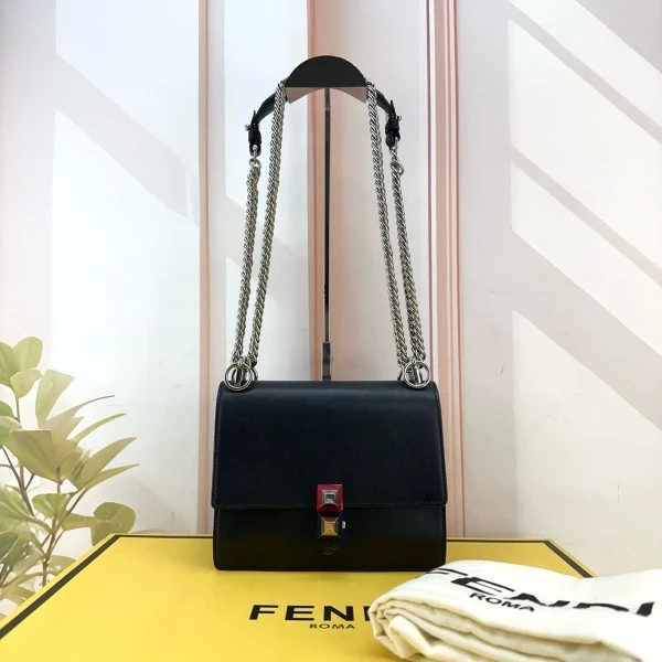 芬迪/包包/95新/19*8*15/C538337099