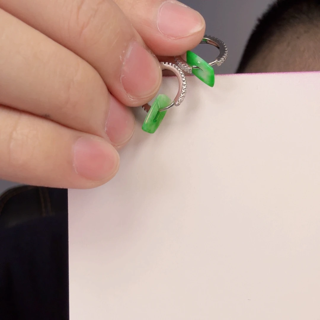 翡翠颈饰未镶嵌一对