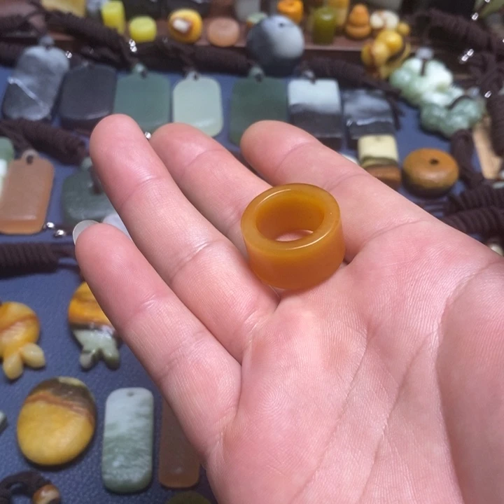 未镶嵌蛇纹石玉颈饰