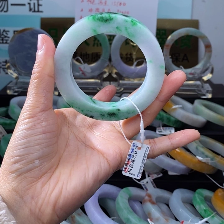 未镶嵌手镯定制翡翠