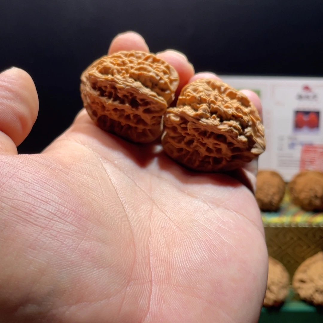 桃核把件_***义龙脊文玩核桃