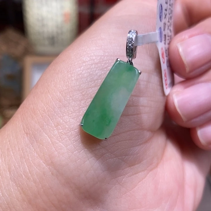 【闪购商品】颈饰18K金镶嵌翡翠97