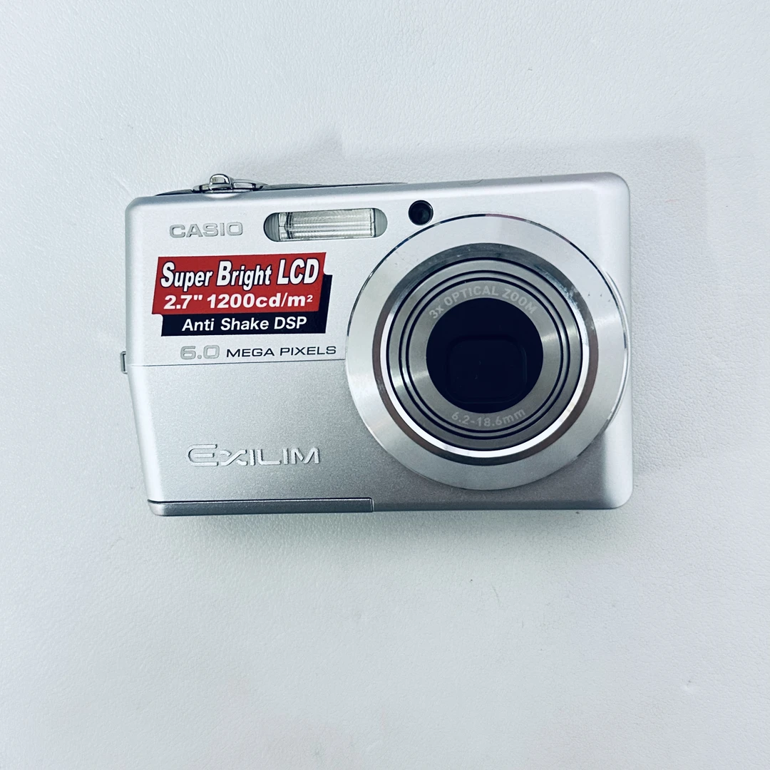 9新 Casio/卡西欧 z600福利款网红机器人像闭眼入带美颜磨皮