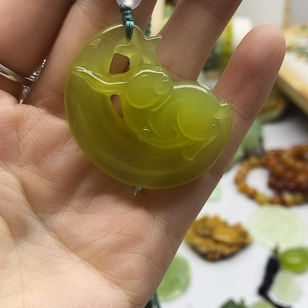 蛇纹石玉未镶嵌颈饰