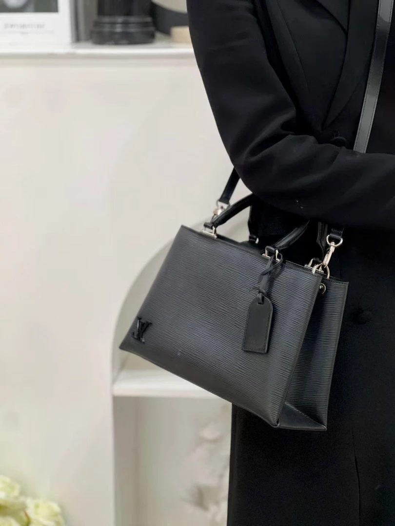 99新 LouisVuitton/路易威登 lv 蒙田水波纹黑/严选