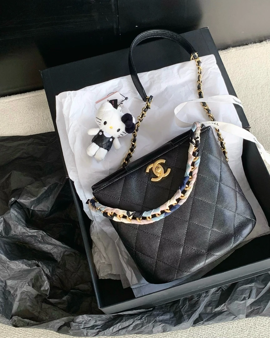 95新 Chanel/香奈儿 黑金荔枝皮水桶包 19cm 17586110