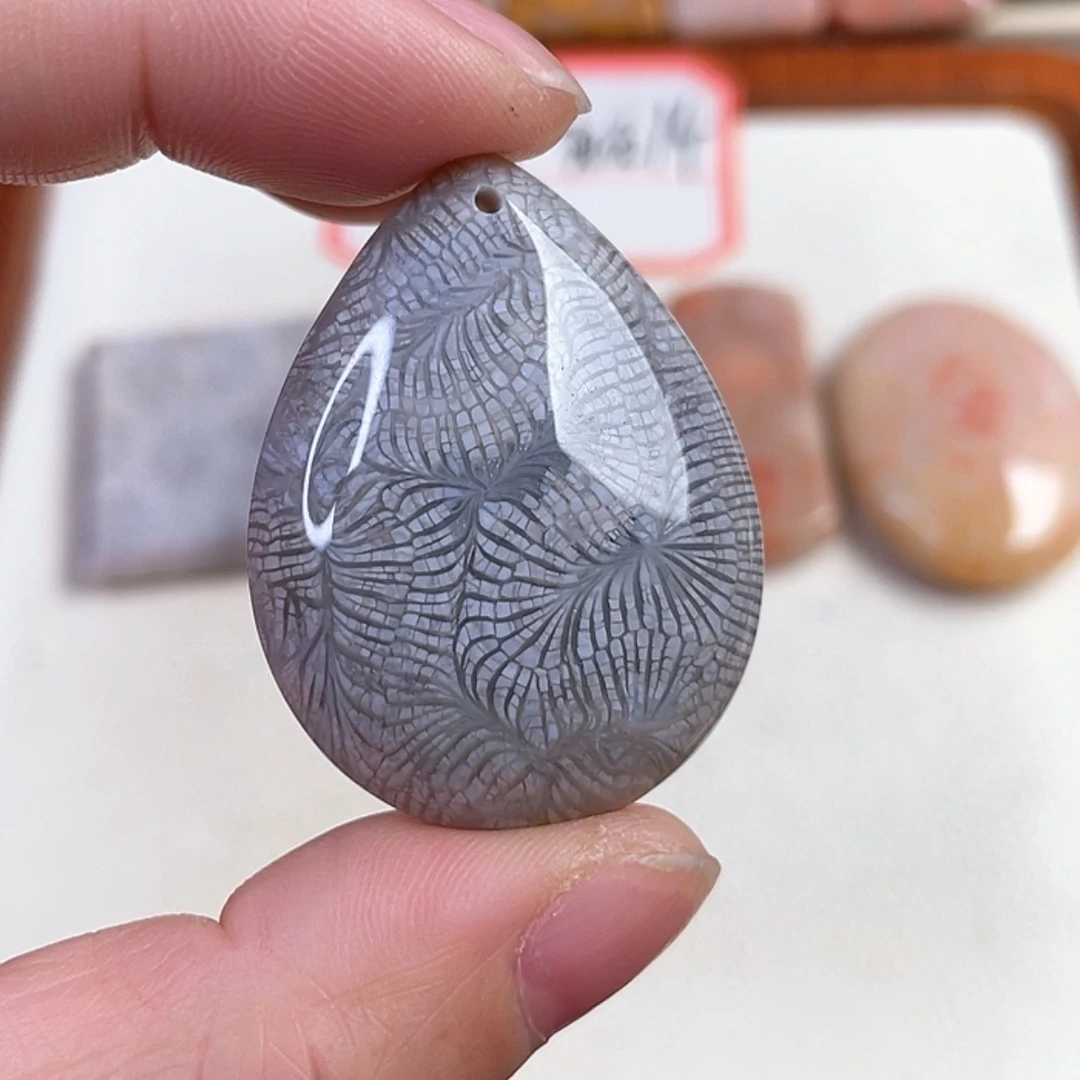 【闪购商品】硅化玉吊坠(赠链)未镶嵌春**月