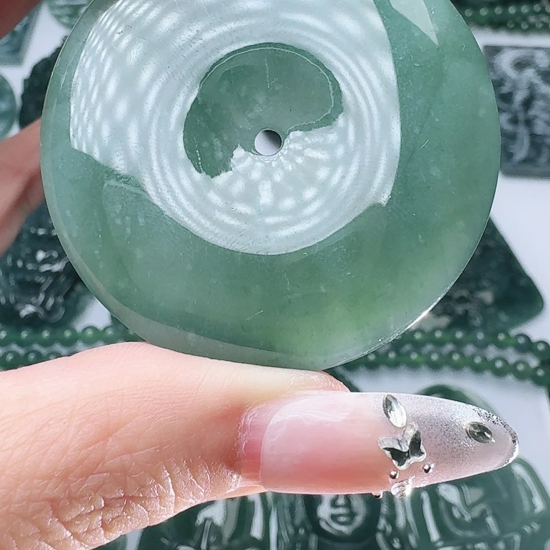 翡翠未镶嵌颈饰天然的A货翡翠多样性发其一