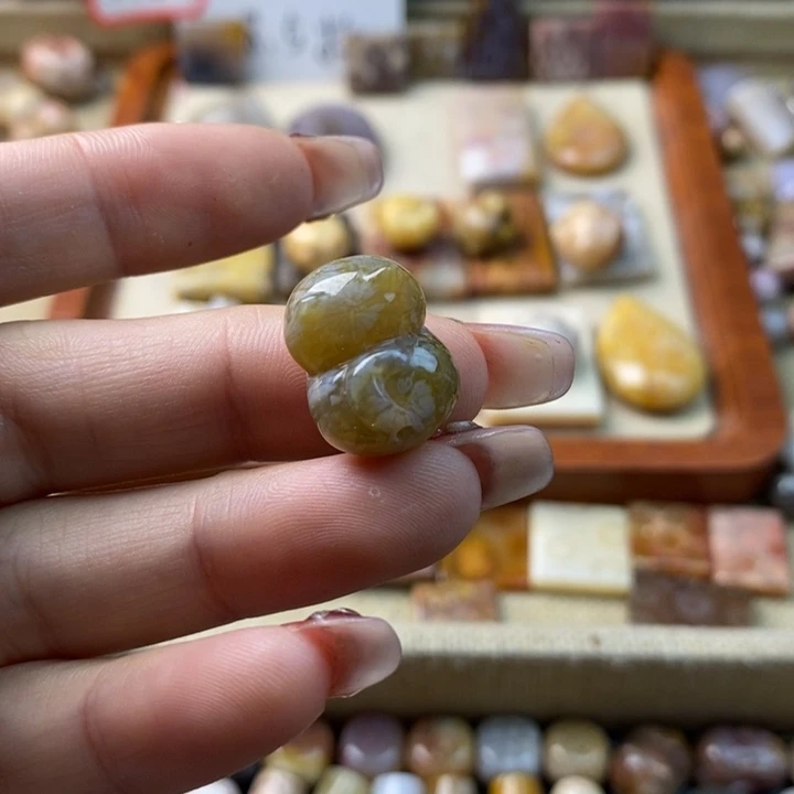 颈饰合金石英岩玉