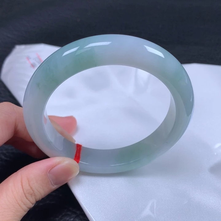 翡翠未镶嵌手镯