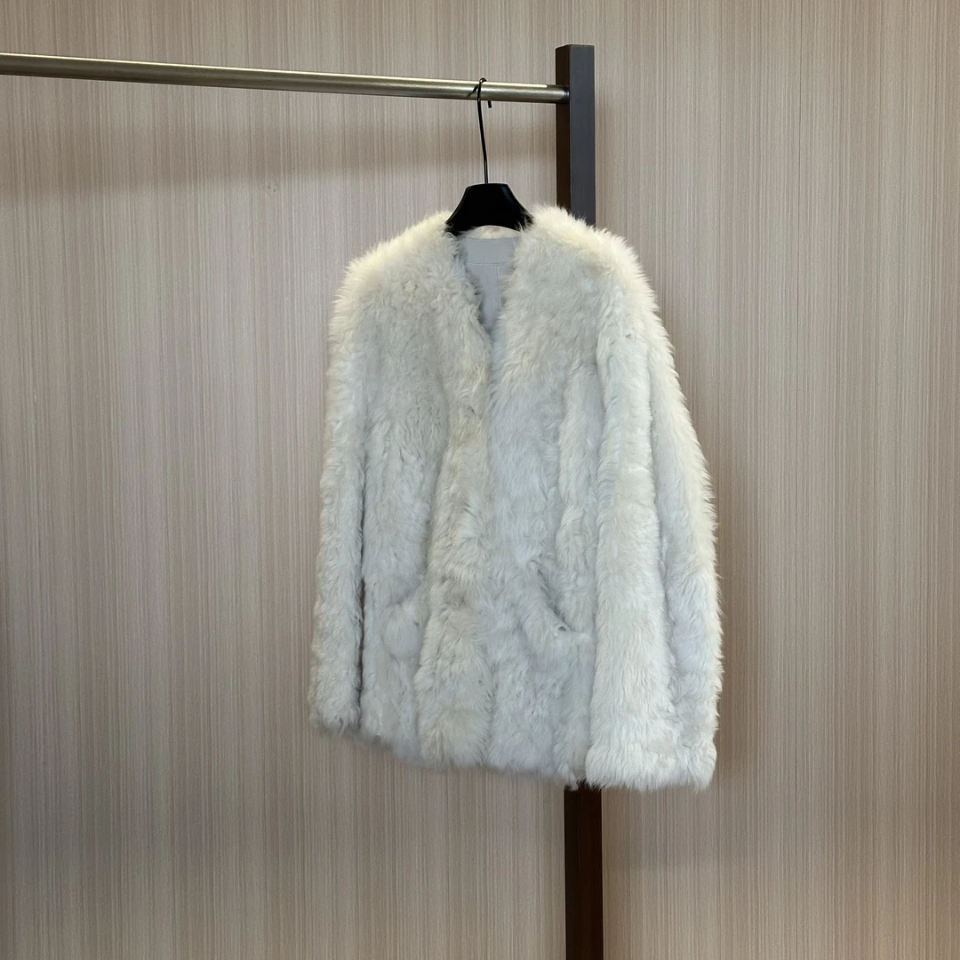 WMM斜插口袋v领拖卡长毛毛外套女士秋冬新款百搭米白色