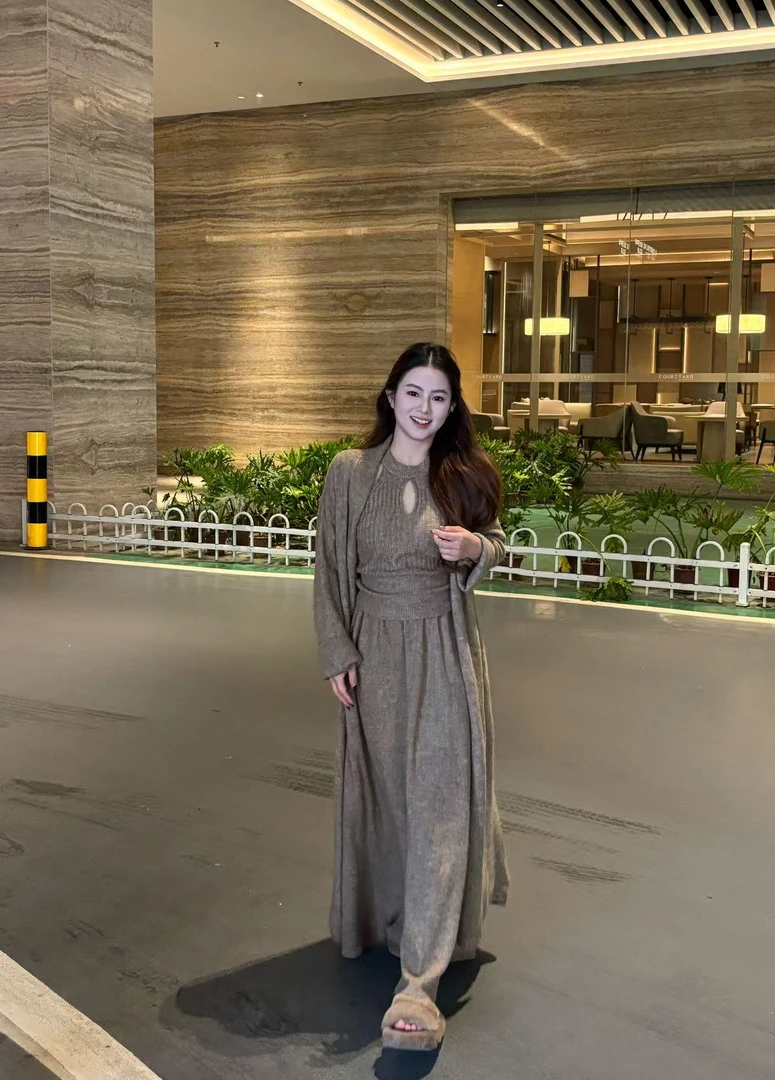 气质松弛感毛衣挂脖半身裙开衫三件套秋冬新款显瘦韩版休闲慵懒风