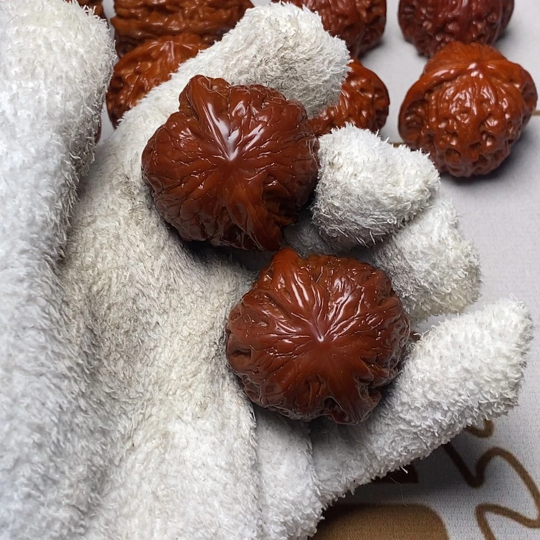 蔚***空文玩核桃吊坠支持面式手盘铁锤妹妹