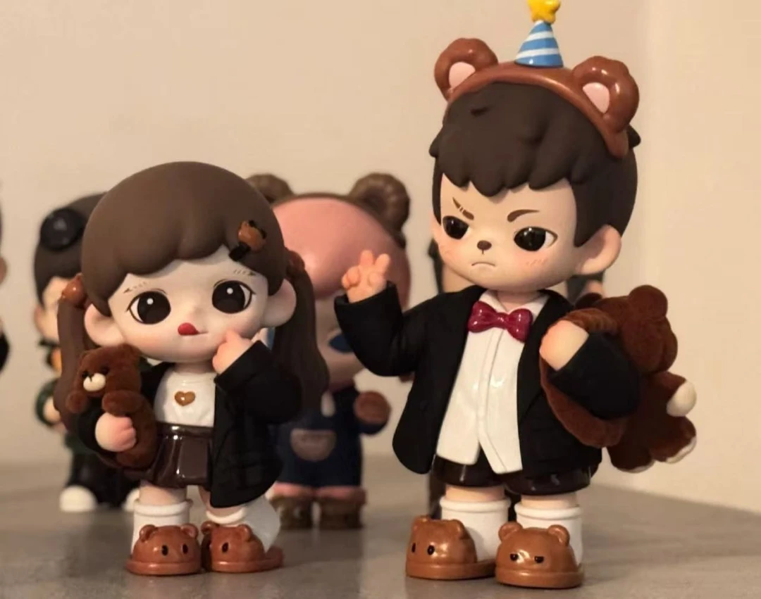 【50内链接】潮玩周边手办笔筒正版文具套装